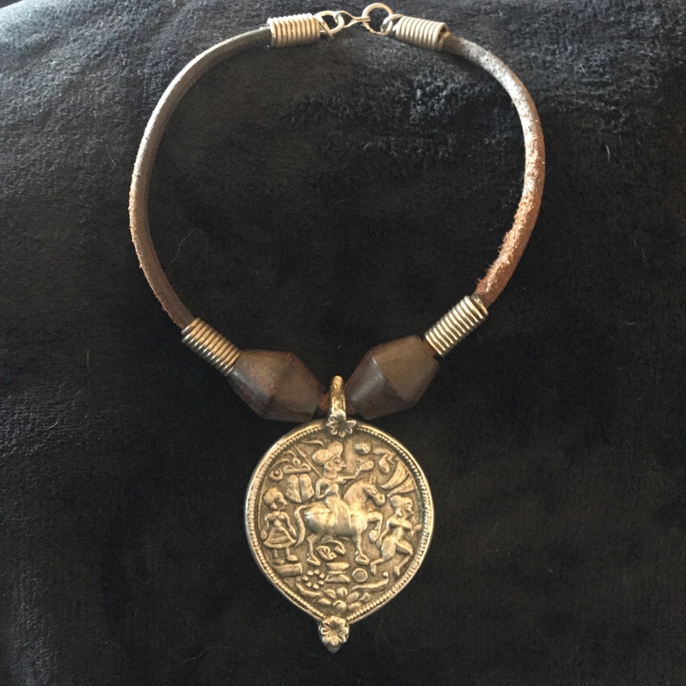 Medallion leather necklace